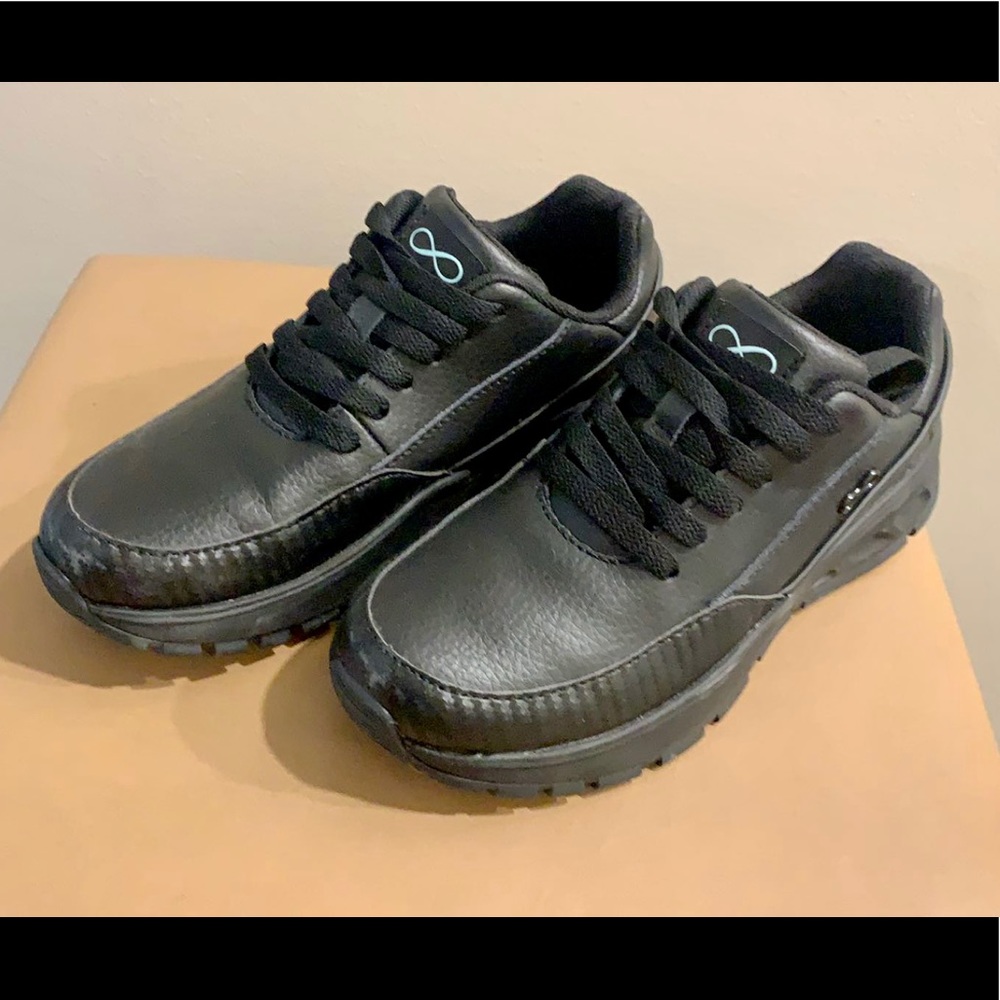 Black leather shoes for nursing/Med school. S: W6